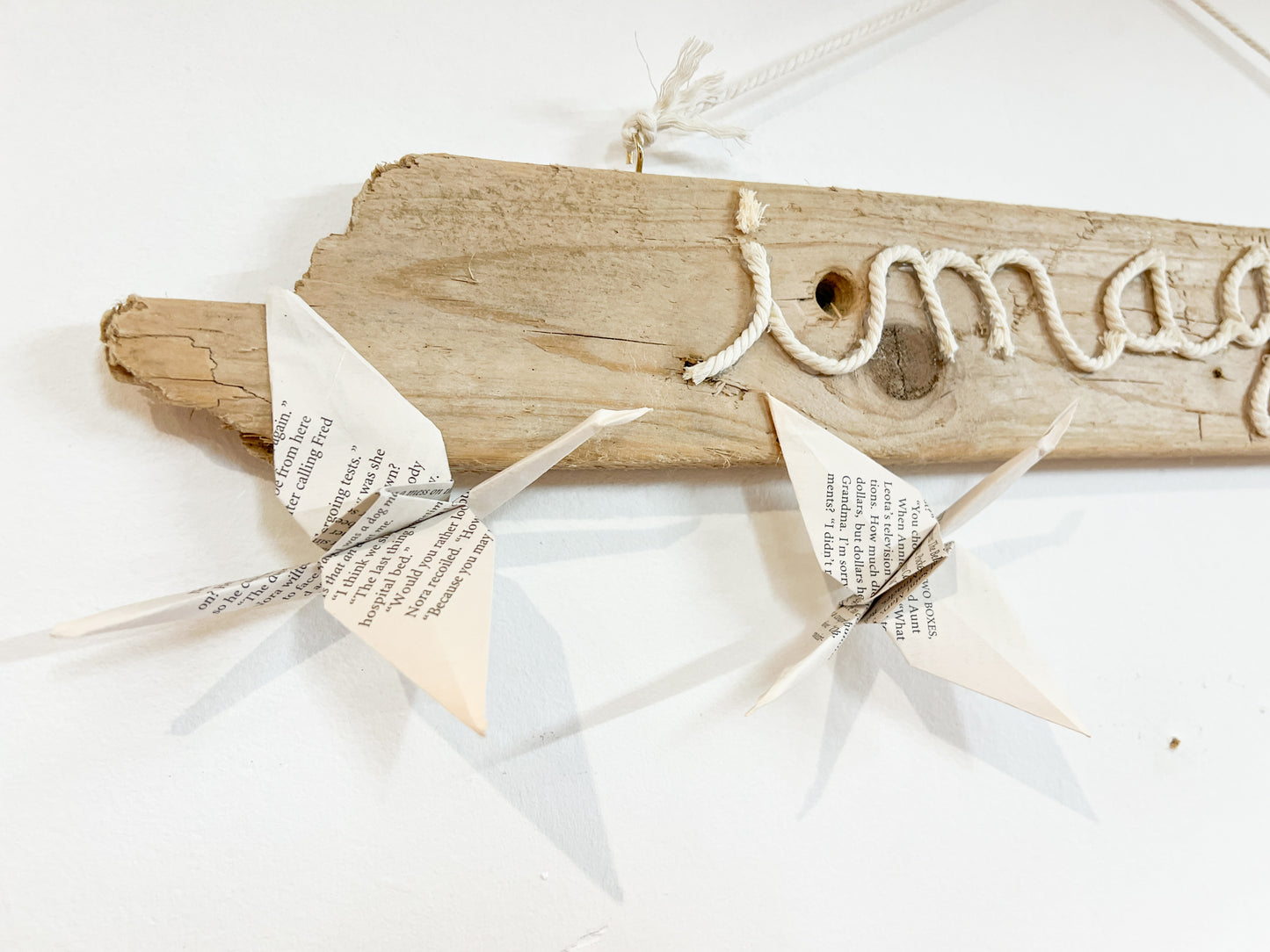Décoration en bois flotté et origami Imagine