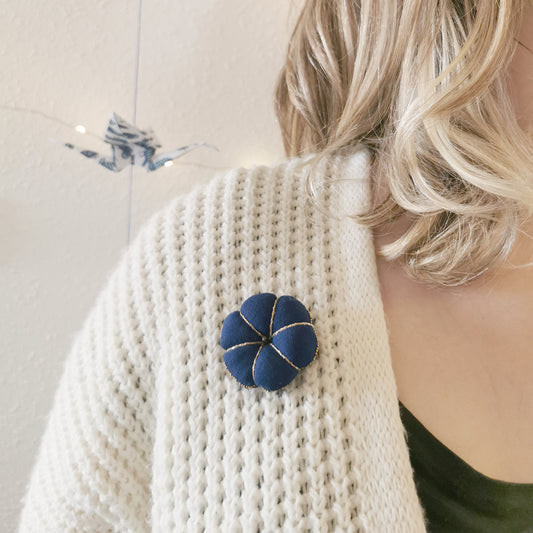 Broche Fleur Bleu Marine