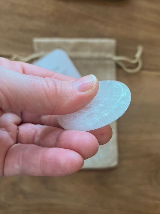 Cristal Quartz Worry Stone